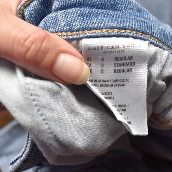 American Eagle Mom Jeans Distressed Light Blue High Rise Womens 0 - Picture 6 of 9